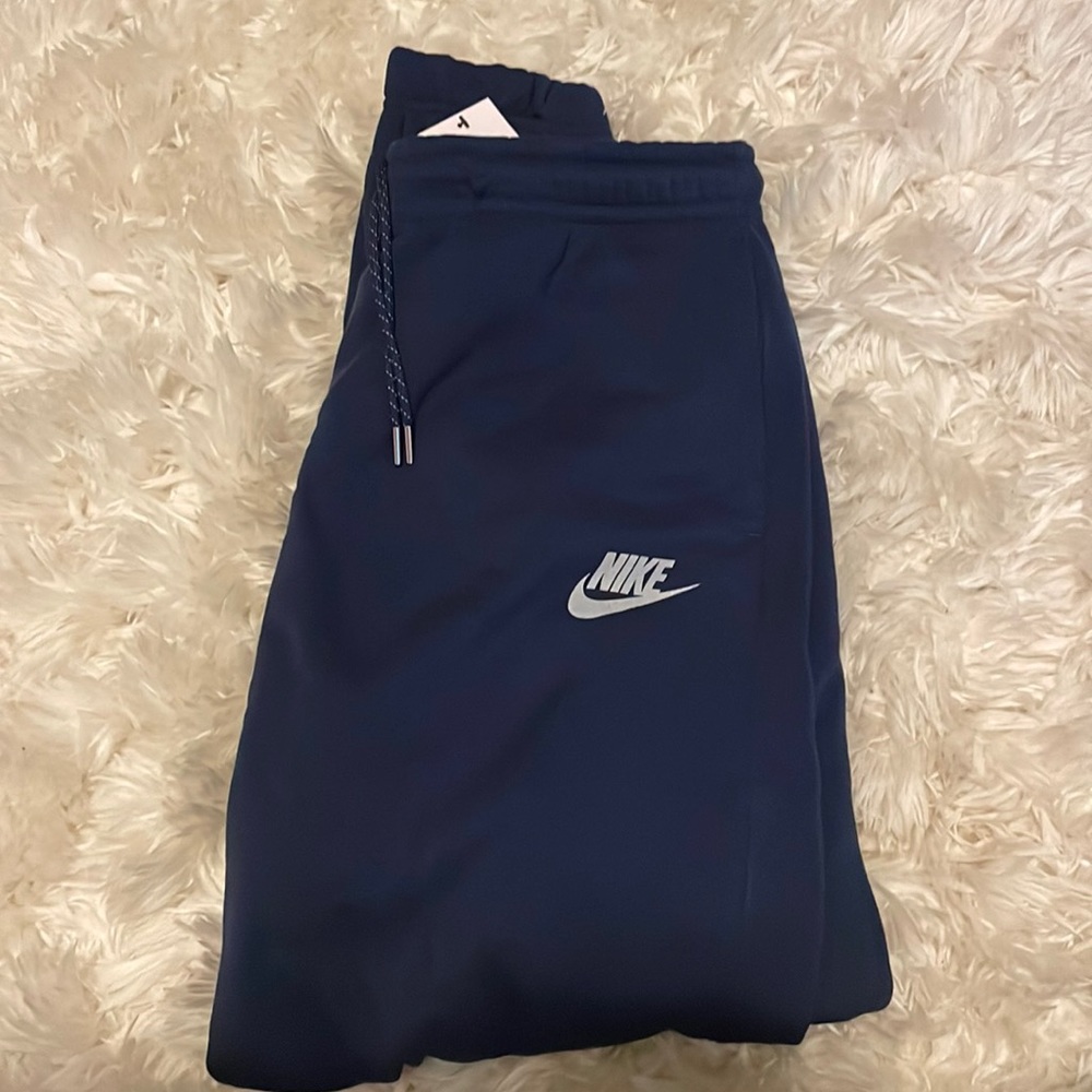 navy blue Nike sweatpants